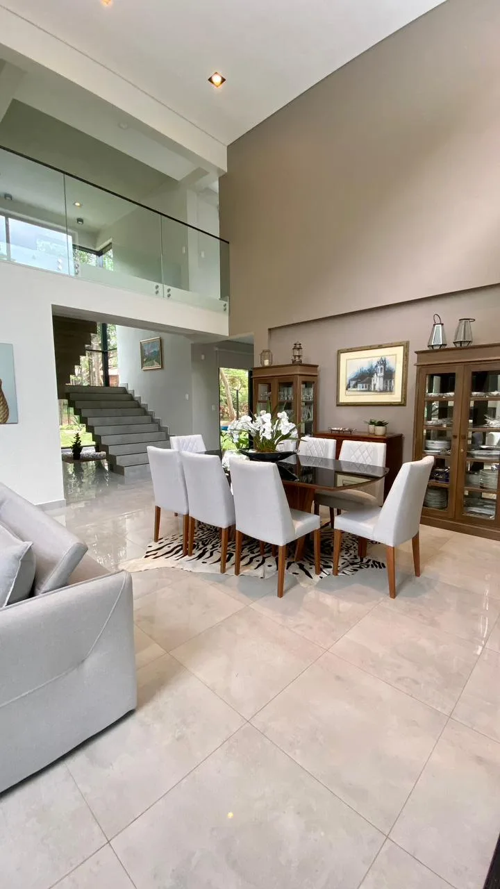 Residencia de Lujo en Venta en Surubi’i – Mariano Roque Alonso | 1.600 m² de Terreno, Piscina y Exclusividad — foto 2