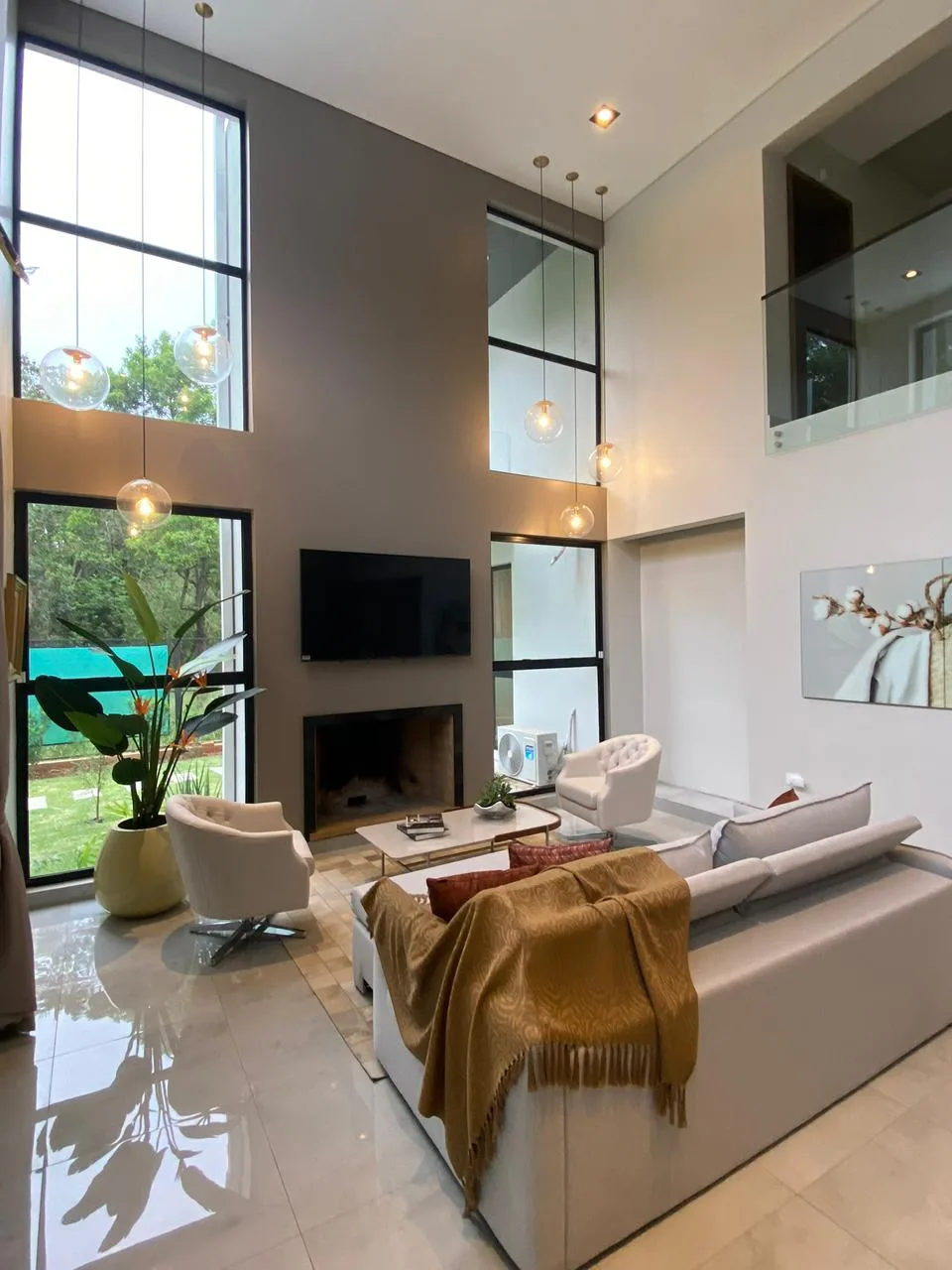 Residencia de Lujo en Venta en Surubi’i – Mariano Roque Alonso | 1.600 m² de Terreno, Piscina y Exclusividad — foto 5
