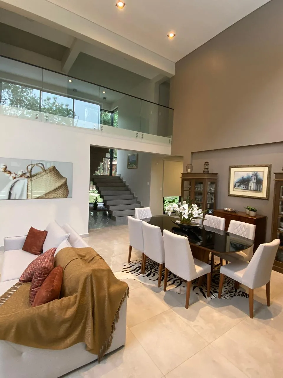 Residencia de Lujo en Venta en Surubi’i – Mariano Roque Alonso | 1.600 m² de Terreno, Piscina y Exclusividad — foto 6