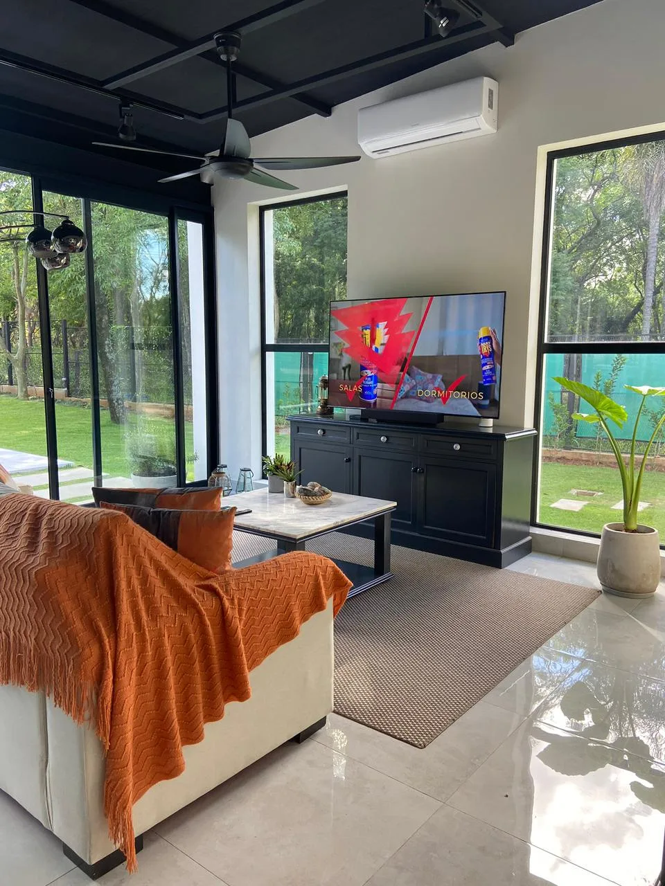 Residencia de Lujo en Venta en Surubi’i – Mariano Roque Alonso | 1.600 m² de Terreno, Piscina y Exclusividad — foto 9