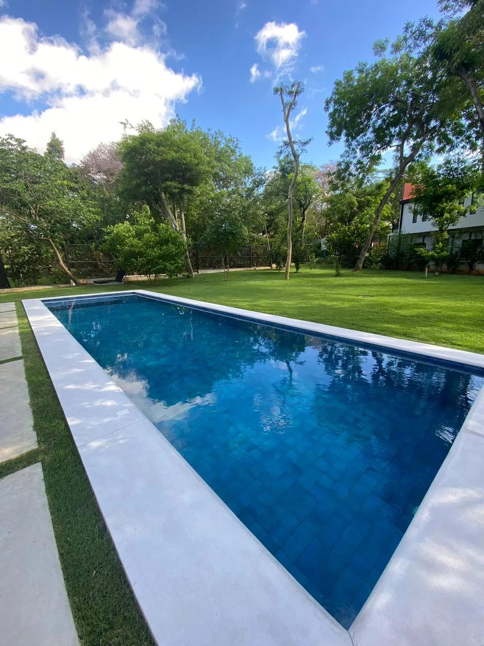 Residencia de Lujo en Venta en Surubi’i – Mariano Roque Alonso | 1.600 m² de Terreno, Piscina y Exclusividad — foto 11