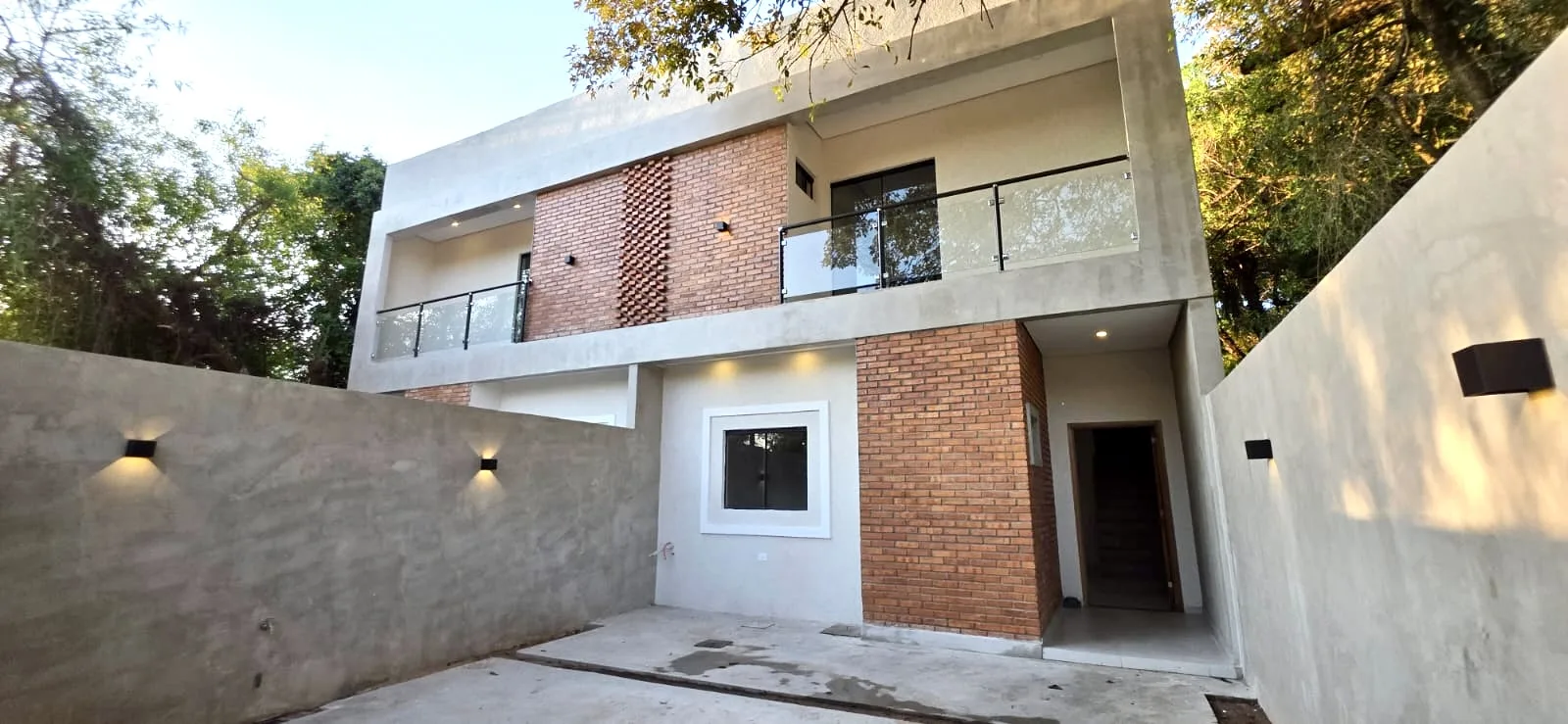 Dúplex a Estrenar en Venta en Altos del Golf, Lambaré | 4 Dormitorios, Quincho y Apto para Crédito Bancario — Lambaré