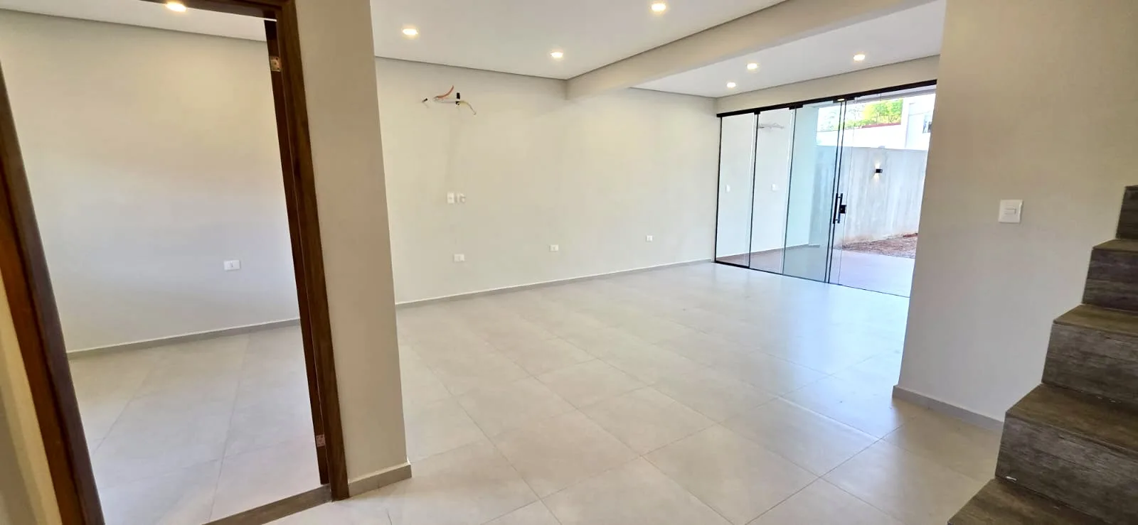 Dúplex a Estrenar en Venta en Altos del Golf, Lambaré | 4 Dormitorios, Quincho y Apto para Crédito Bancario — foto 2