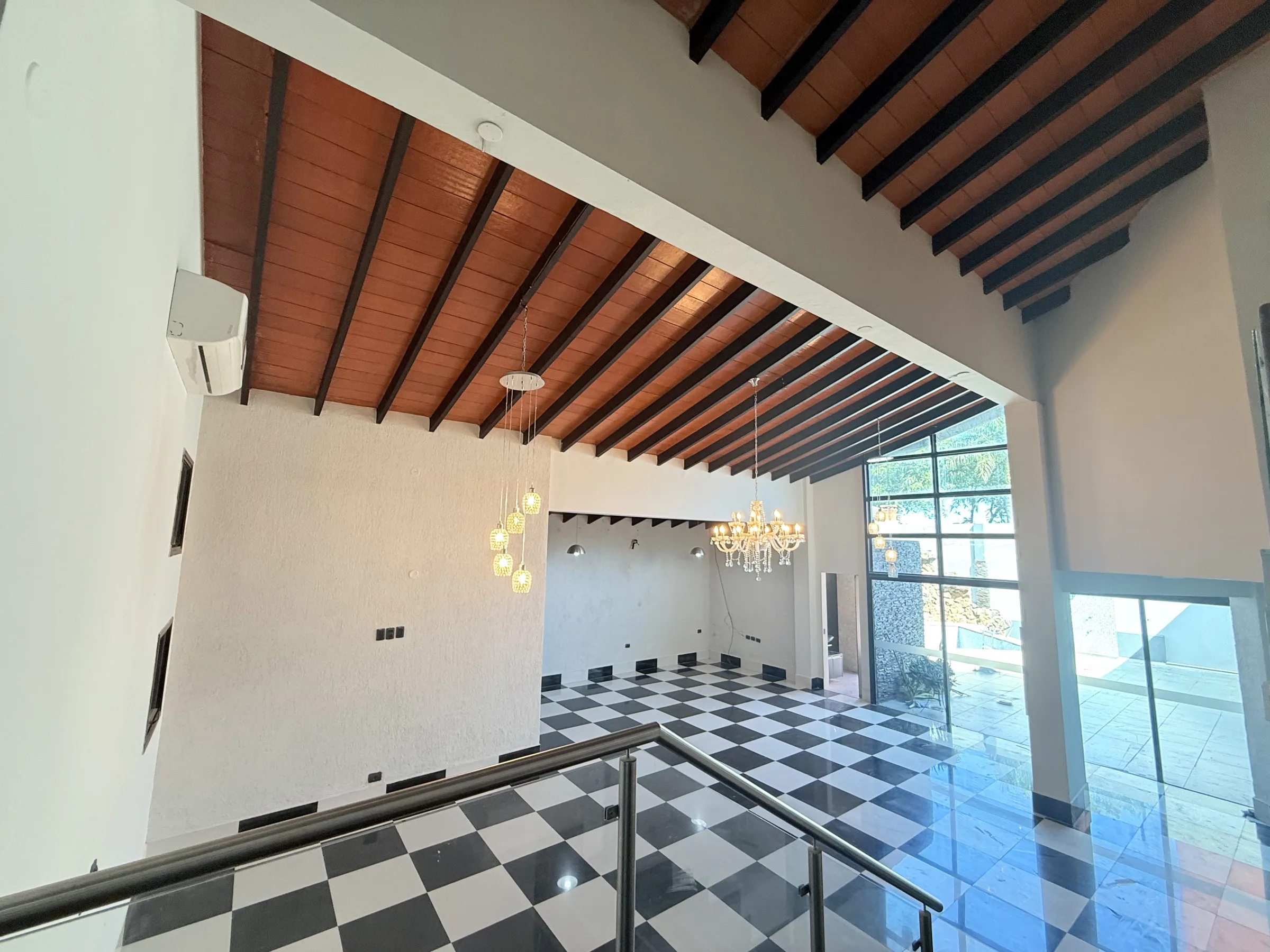 Residencia de Lujo en Venta de 400 m² | 4 Suites, Piscina, Gimnasio y Terraza – USD 210.000 — foto 7