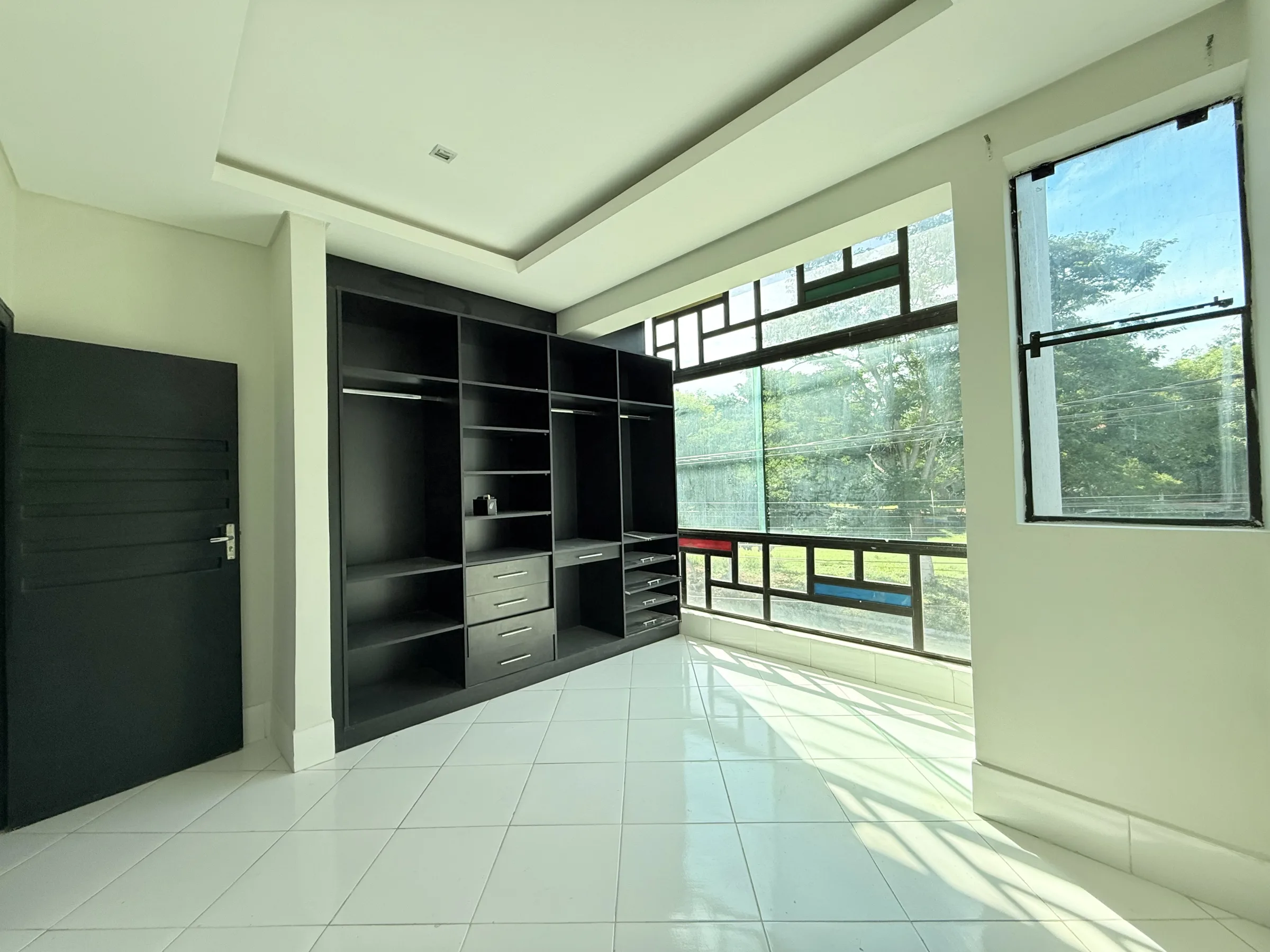 Residencia de Lujo en Venta de 400 m² | 4 Suites, Piscina, Gimnasio y Terraza – USD 210.000 — foto 8