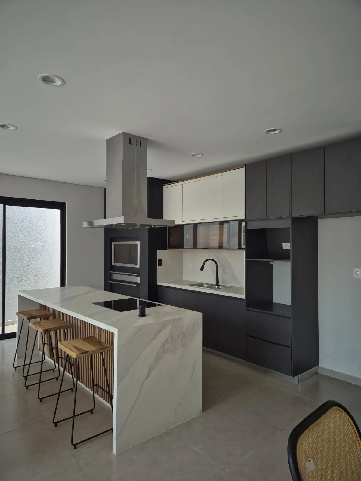 Casa Moderna en Venta en San Bernardino con Piscina, Quincho y 4 Dormitorios — foto 3