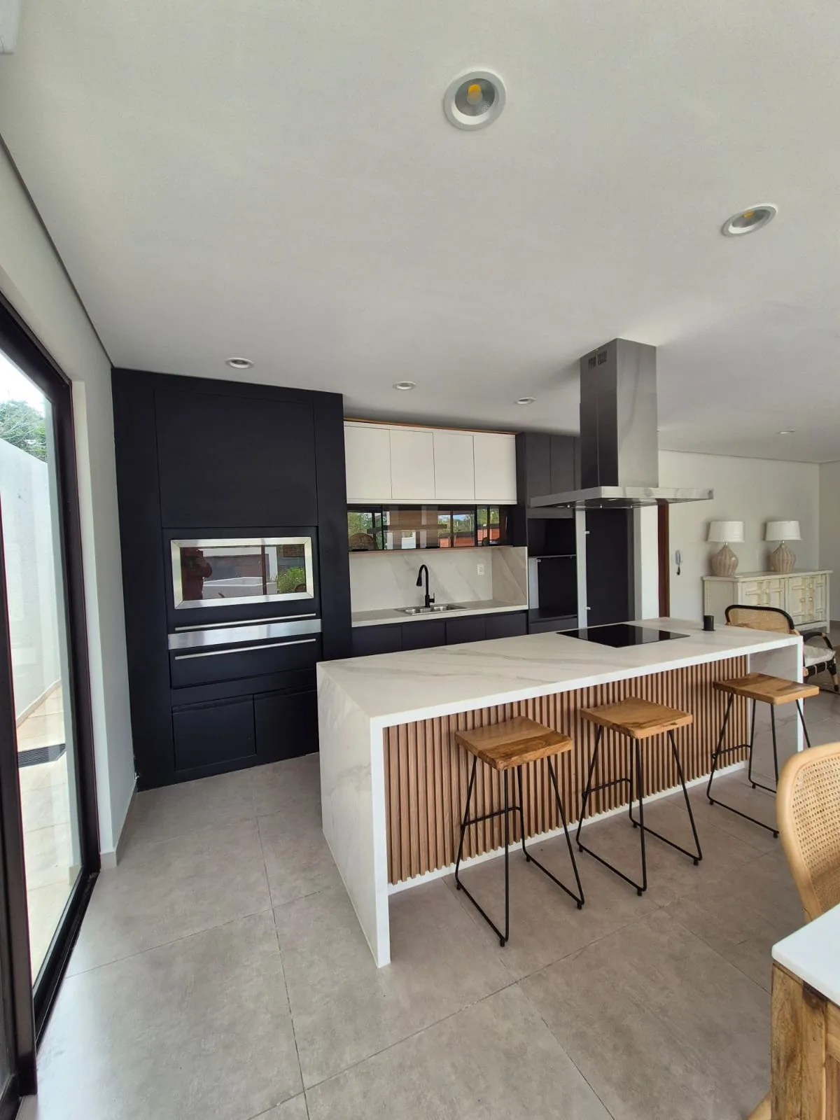 Casa Moderna en Venta en San Bernardino con Piscina, Quincho y 4 Dormitorios — foto 4