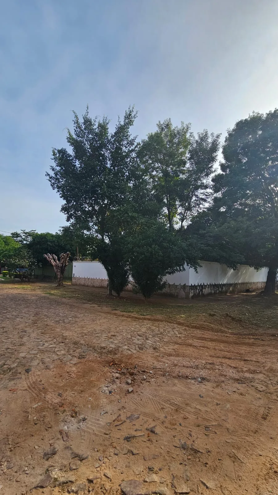 Casa en Venta para Refaccionar en Mariano Roque Alonso – Barrio San Blas | Amplios Espacios y Gran Potencial — foto 2
